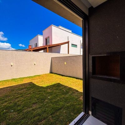 Sobrado Residencial com 156m², 3 quartos, 1 suíte, 1 garagem, no bairro São João Do Rio Vermelho em Florianópolis