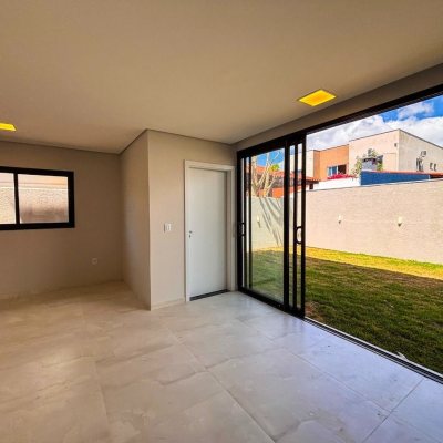 Sobrado Residencial com 156m², 3 quartos, 1 suíte, 1 garagem, no bairro São João Do Rio Vermelho em Florianópolis