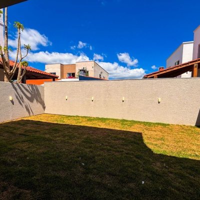 Sobrado Residencial com 156m², 3 quartos, 1 suíte, 1 garagem, no bairro São João Do Rio Vermelho em Florianópolis