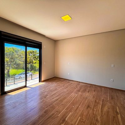 Sobrado Residencial com 156m², 3 quartos, 1 suíte, 1 garagem, no bairro São João Do Rio Vermelho em Florianópolis