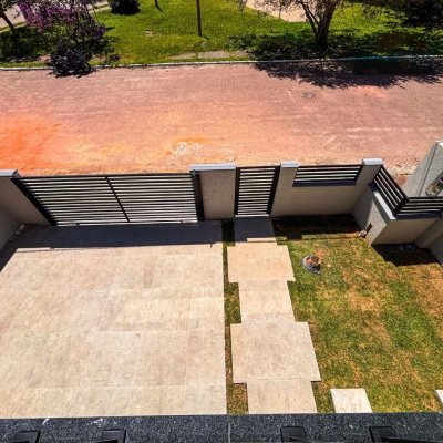 Sobrado Residencial com 156m², 3 quartos, 1 suíte, 1 garagem, no bairro São João Do Rio Vermelho em Florianópolis