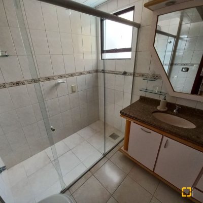 Apartamentos com 108m², 3 quartos, 1 suíte, 1 garagem, no bairro Balneário em Florianópolis