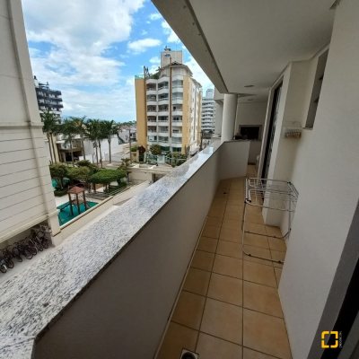 Apartamentos com 108m², 3 quartos, 1 suíte, 1 garagem, no bairro Balneário em Florianópolis