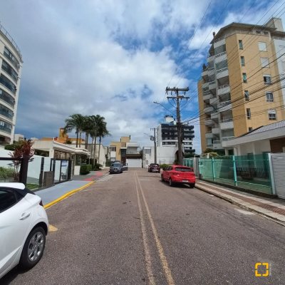 Apartamentos com 108m², 3 quartos, 1 suíte, 1 garagem, no bairro Balneário em Florianópolis