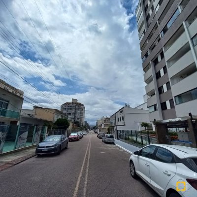 Apartamentos com 108m², 3 quartos, 1 suíte, 1 garagem, no bairro Balneário em Florianópolis
