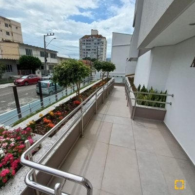 Apartamentos com 108m², 3 quartos, 1 suíte, 1 garagem, no bairro Balneário em Florianópolis