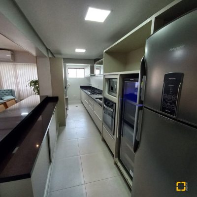 Apartamentos com 108m², 3 quartos, 1 suíte, 1 garagem, no bairro Balneário em Florianópolis