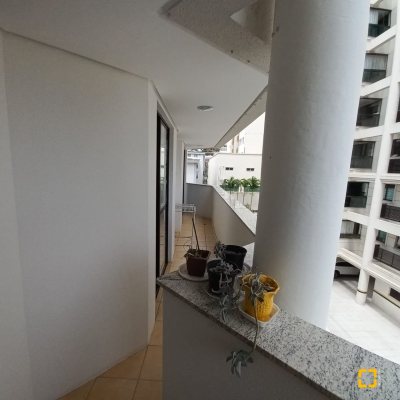 Apartamentos com 108m², 3 quartos, 1 suíte, 1 garagem, no bairro Balneário em Florianópolis