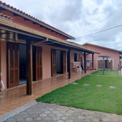 Casa Residencial com 195m², 4 quartos, 2 suítes, 6 garagens, no bairro Ingleses em Florianópolis