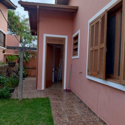 Casa Residencial com 195m², 4 quartos, 2 suítes, 6 garagens, no bairro Ingleses em Florianópolis