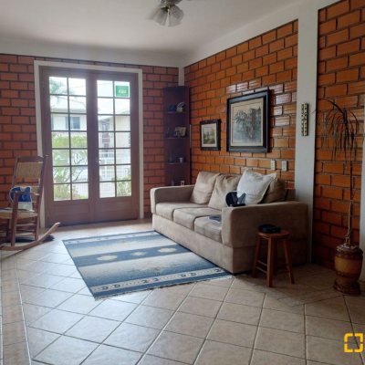 Casa Residencial com 195m², 4 quartos, 2 suítes, 6 garagens, no bairro Ingleses em Florianópolis