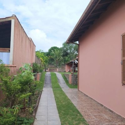 Casa Residencial com 195m², 4 quartos, 2 suítes, 6 garagens, no bairro Ingleses em Florianópolis