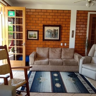 Casa Residencial com 195m², 4 quartos, 2 suítes, 6 garagens, no bairro Ingleses em Florianópolis