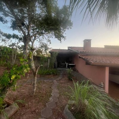 Casa Residencial com 195m², 4 quartos, 2 suítes, 6 garagens, no bairro Ingleses em Florianópolis