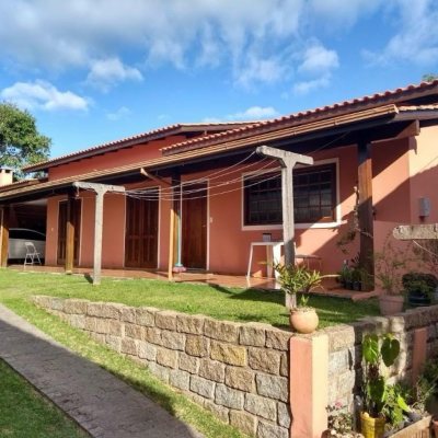 Casa Residencial com 195m², 4 quartos, 2 suítes, 6 garagens, no bairro Ingleses em Florianópolis