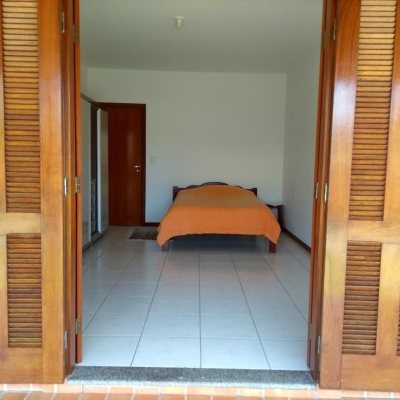 Casa Residencial com 195m², 4 quartos, 2 suítes, 6 garagens, no bairro Ingleses em Florianópolis