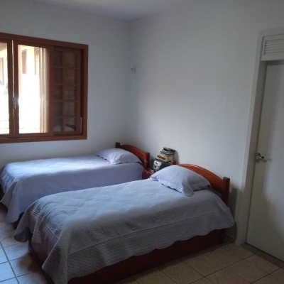 Casa Residencial com 195m², 4 quartos, 2 suítes, 6 garagens, no bairro Ingleses em Florianópolis