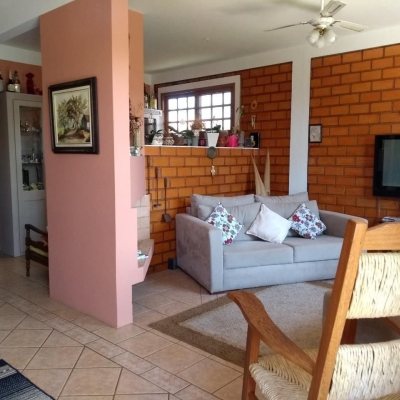 Casa Residencial com 195m², 4 quartos, 2 suítes, 6 garagens, no bairro Ingleses em Florianópolis