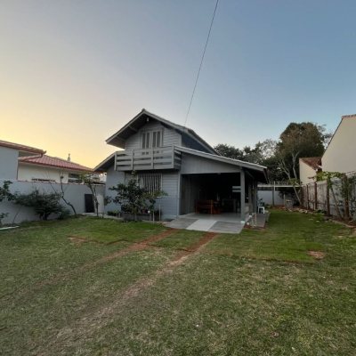 Casa Residencial com 150m², 3 quartos (sendo 1 suíte), 2 garagens, no bairro Ingleses do Rio Vermelho em Florianópolis