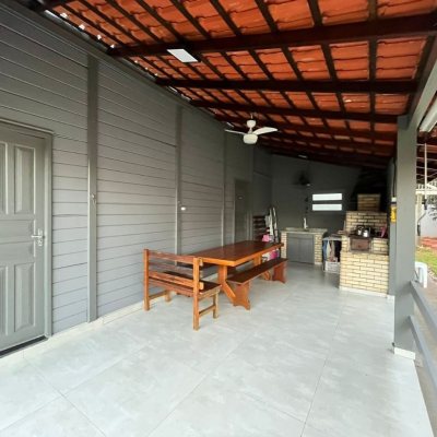Casa Residencial com 150m², 3 quartos (sendo 1 suíte), 2 garagens, no bairro Ingleses do Rio Vermelho em Florianópolis