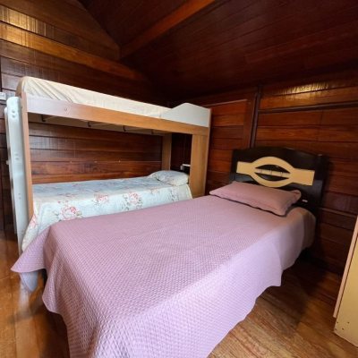 Casa Residencial com 150m², 3 quartos (sendo 1 suíte), 2 garagens, no bairro Ingleses do Rio Vermelho em Florianópolis