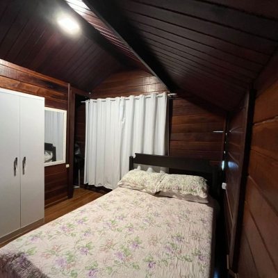 Casa Residencial com 150m², 3 quartos (sendo 1 suíte), 2 garagens, no bairro Ingleses do Rio Vermelho em Florianópolis