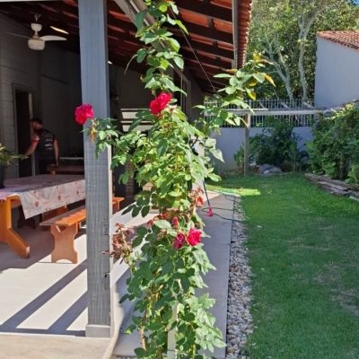 Casa Residencial com 150m², 3 quartos (sendo 1 suíte), 2 garagens, no bairro Ingleses do Rio Vermelho em Florianópolis