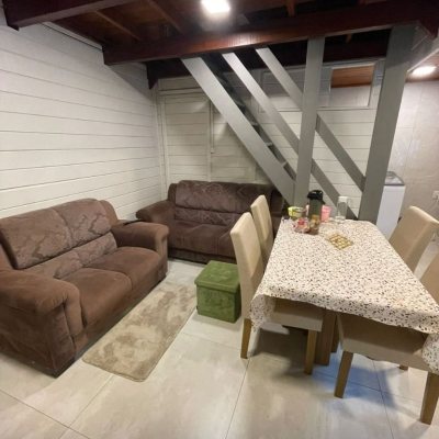 Casa Residencial com 150m², 3 quartos (sendo 1 suíte), 2 garagens, no bairro Ingleses do Rio Vermelho em Florianópolis