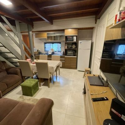 Casa Residencial com 150m², 3 quartos (sendo 1 suíte), 2 garagens, no bairro Ingleses do Rio Vermelho em Florianópolis