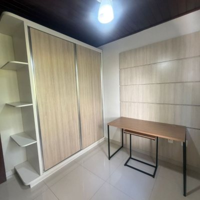 Casa Residencial com 240m², 5 quartos (sendo 1 suíte), 3 garagens, no bairro Abraão em Florianópolis