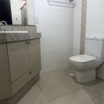 Casa Residencial com 240m², 5 quartos (sendo 1 suíte), 3 garagens, no bairro Abraão em Florianópolis