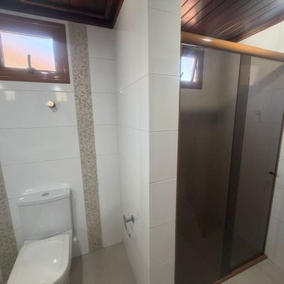 Casa Residencial com 240m², 5 quartos (sendo 1 suíte), 3 garagens, no bairro Abraão em Florianópolis