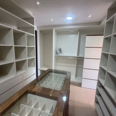 Casa Residencial com 240m², 5 quartos (sendo 1 suíte), 3 garagens, no bairro Abraão em Florianópolis