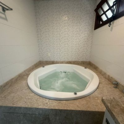 Casa Residencial com 240m², 5 quartos (sendo 1 suíte), 3 garagens, no bairro Abraão em Florianópolis