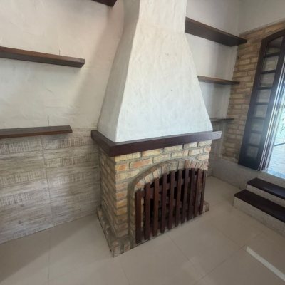 Casa Residencial com 240m², 5 quartos (sendo 1 suíte), 3 garagens, no bairro Abraão em Florianópolis