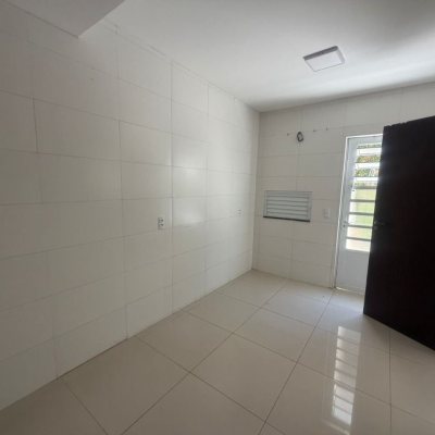 Casa Residencial com 240m², 5 quartos (sendo 1 suíte), 3 garagens, no bairro Abraão em Florianópolis