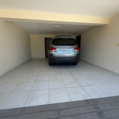 Casa Residencial com 240m², 5 quartos (sendo 1 suíte), 3 garagens, no bairro Abraão em Florianópolis