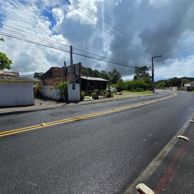 Casa Residencial com 200m², 4 quartos, 3 garagens, no bairro Tapera em Florianópolis