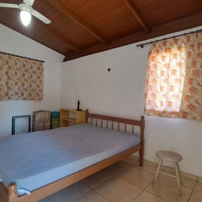 Casa Residencial com 450m², 8 quartos (sendo 3 suítes), 10 garagens, no bairro Ingleses do Rio Vermelho em Florianópolis