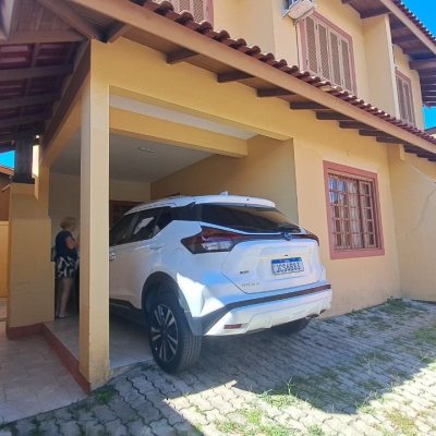 Casa Residencial com 450m², 8 quartos (sendo 3 suítes), 10 garagens, no bairro Ingleses do Rio Vermelho em Florianópolis
