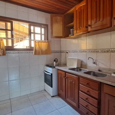Casa Residencial com 450m², 8 quartos (sendo 3 suítes), 10 garagens, no bairro Ingleses do Rio Vermelho em Florianópolis