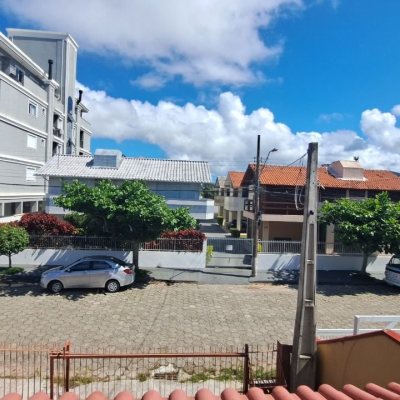 Casa Residencial com 450m², 8 quartos (sendo 3 suítes), 10 garagens, no bairro Ingleses do Rio Vermelho em Florianópolis