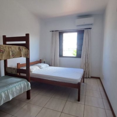 Casa Residencial com 450m², 8 quartos (sendo 3 suítes), 10 garagens, no bairro Ingleses do Rio Vermelho em Florianópolis
