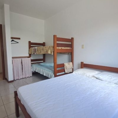 Casa Residencial com 450m², 8 quartos (sendo 3 suítes), 10 garagens, no bairro Ingleses do Rio Vermelho em Florianópolis