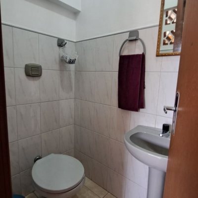 Casa Residencial com 450m², 8 quartos (sendo 3 suítes), 10 garagens, no bairro Ingleses do Rio Vermelho em Florianópolis