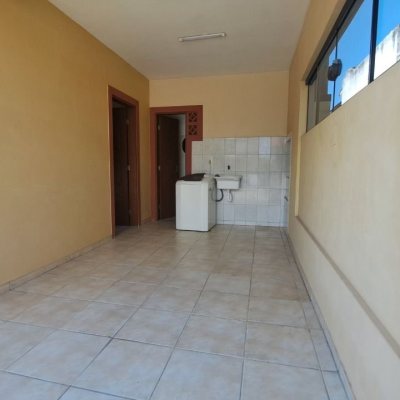 Casa Residencial com 450m², 8 quartos (sendo 3 suítes), 10 garagens, no bairro Ingleses do Rio Vermelho em Florianópolis