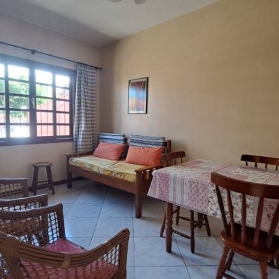 Casa Residencial com 450m², 8 quartos (sendo 3 suítes), 10 garagens, no bairro Ingleses do Rio Vermelho em Florianópolis