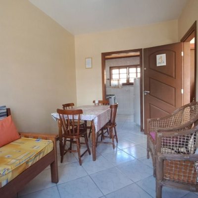 Casa Residencial com 450m², 8 quartos (sendo 3 suítes), 10 garagens, no bairro Ingleses do Rio Vermelho em Florianópolis