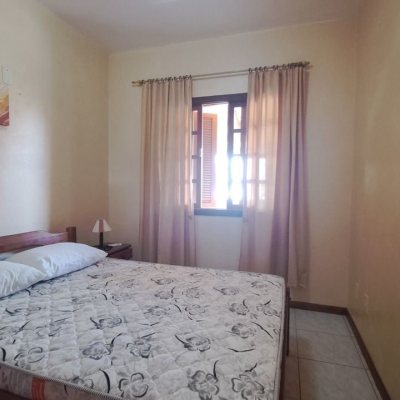 Casa Residencial com 450m², 8 quartos (sendo 3 suítes), 10 garagens, no bairro Ingleses do Rio Vermelho em Florianópolis