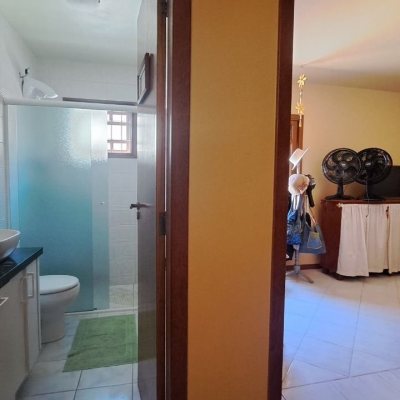 Casa Residencial com 450m², 8 quartos (sendo 3 suítes), 10 garagens, no bairro Ingleses do Rio Vermelho em Florianópolis
